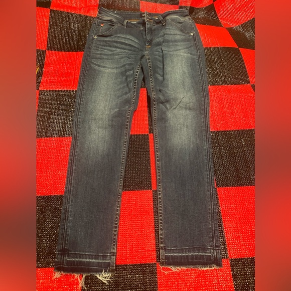 Hudson Collin skinny jeans size 28
Inseam 28” - Picture 2 of 9